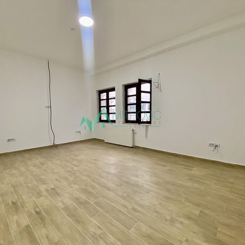 Lokal na prodaju, Adamovićevo Naselje, Novi Sad, 1000m², 8.000 €