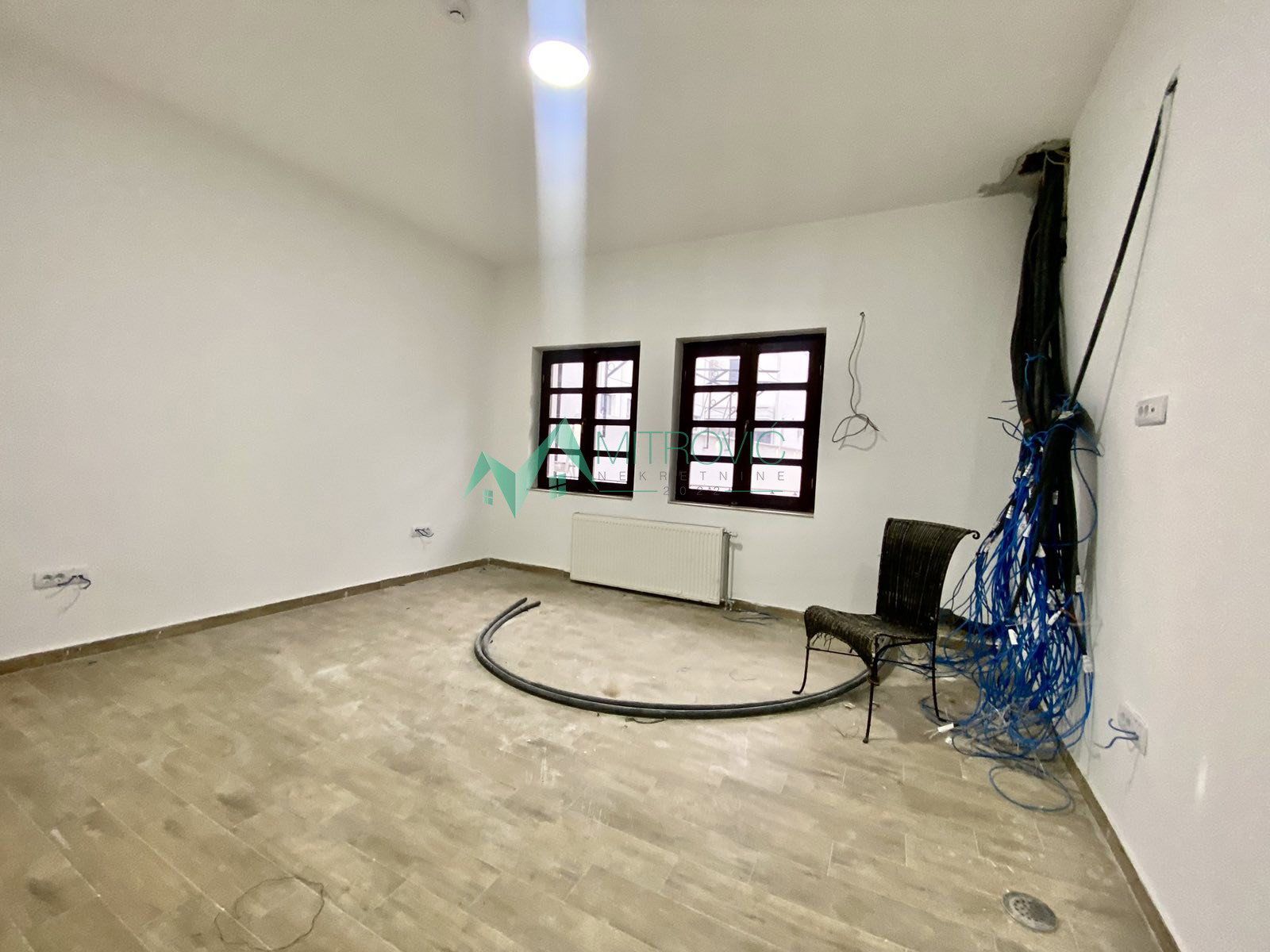 izdavanje-adamoviCevo-naselje-9100667-ppb4v Lokal na prodaju, Adamovićevo Naselje, Novi Sad, 1000m², 8.000 €