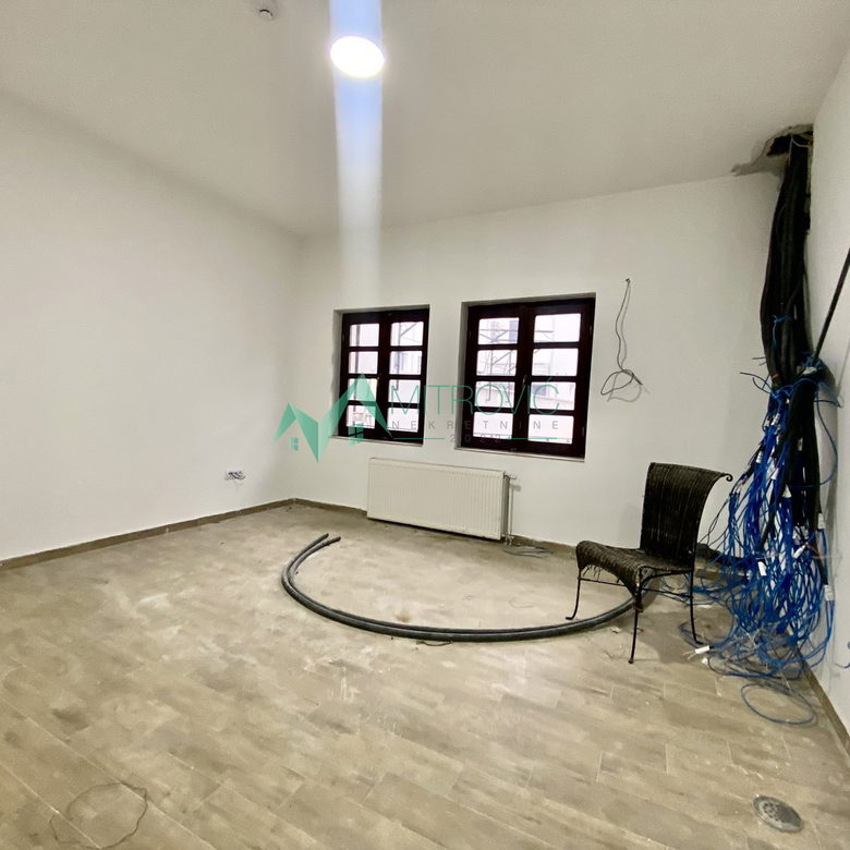 Lokal na prodaju, Adamovićevo Naselje, Novi Sad, 1000m², 8.000 €