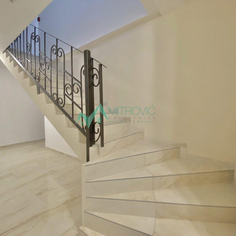 Lokal na prodaju, Adamovićevo Naselje, Novi Sad, 1000m², 8.000 €