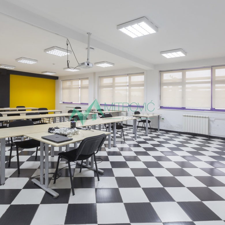 Lokal na prodaju, Bulevar Evrope, Novi Sad, 200m², 2.000 €