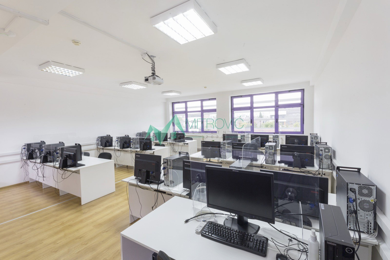 izdavanje-adamoviCevo-naselje-9101812-8xaao Lokal na prodaju, Bulevar Evrope, Novi Sad, 200m², 2.000 €