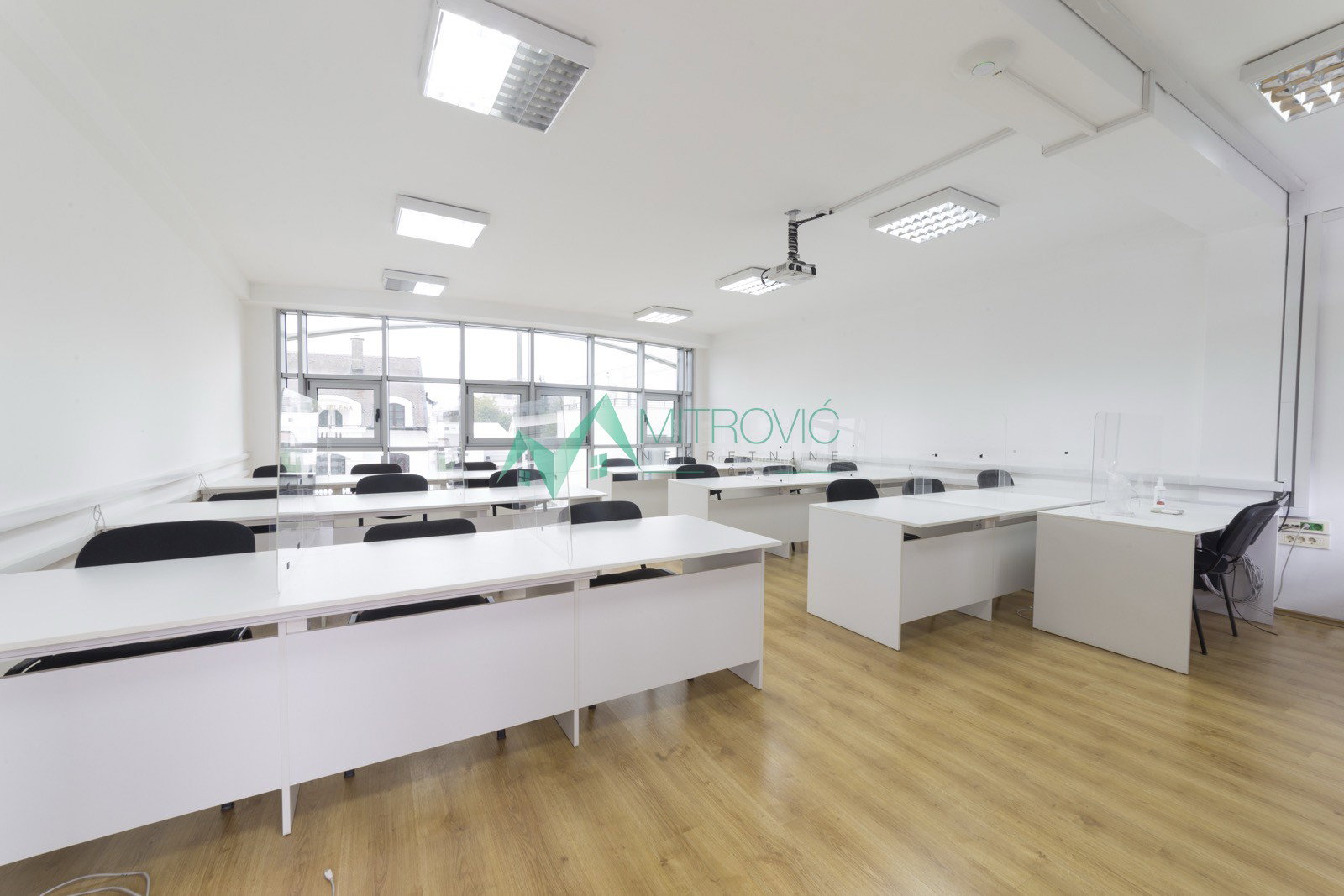 izdavanje-adamoviCevo-naselje-9101812-emhou Lokal na prodaju, Bulevar Evrope, Novi Sad, 200m², 2.000 €