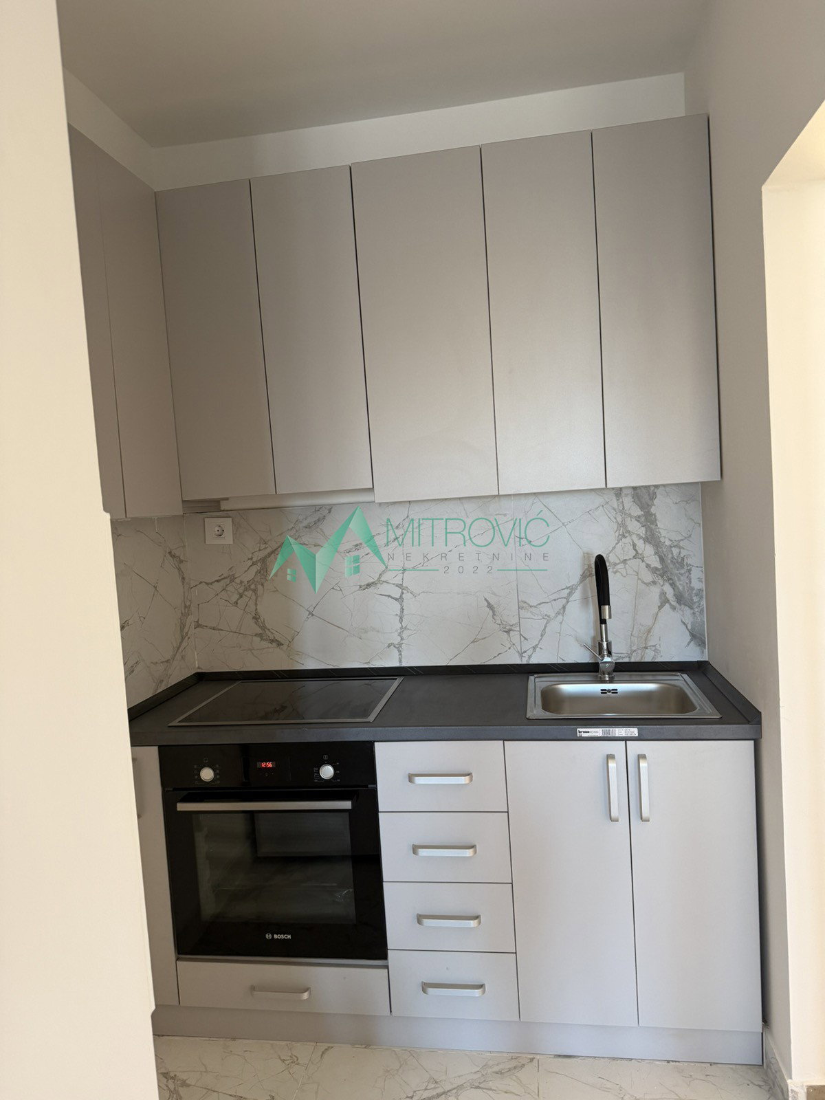 izdavanje-avijatiCarsko-naselje-9101968-1k96e Trosoban stan na prodaju, Avijatičarsko Naselje, Novi Sad, 63m², 450 €