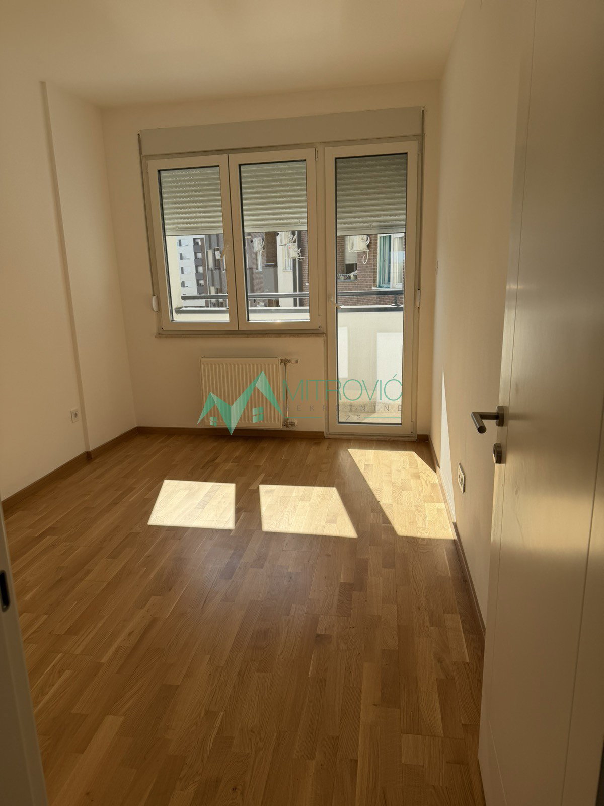 izdavanje-avijatiCarsko-naselje-9101968-ow7ud Trosoban stan na prodaju, Avijatičarsko Naselje, Novi Sad, 63m², 450 €