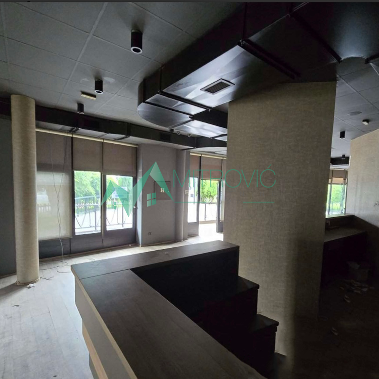 Lokal na prodaju, Banatić, Novi Sad, 246m², 2.600 €