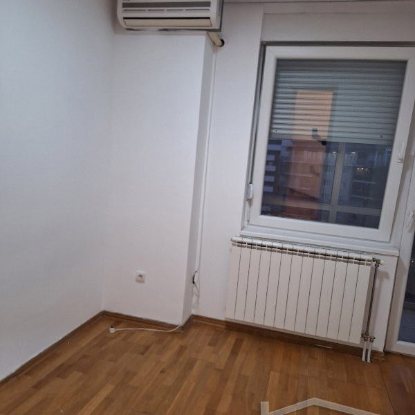 Trosoban stan za izdavanje, Bulevar Oslobođenja, Novi Sad, 65m², 500 €/mes