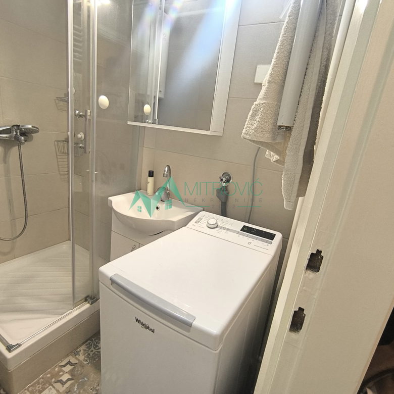Dvosoban stan na prodaju, Bulevar Oslobođenja, Novi Sad, 48m², 450 €