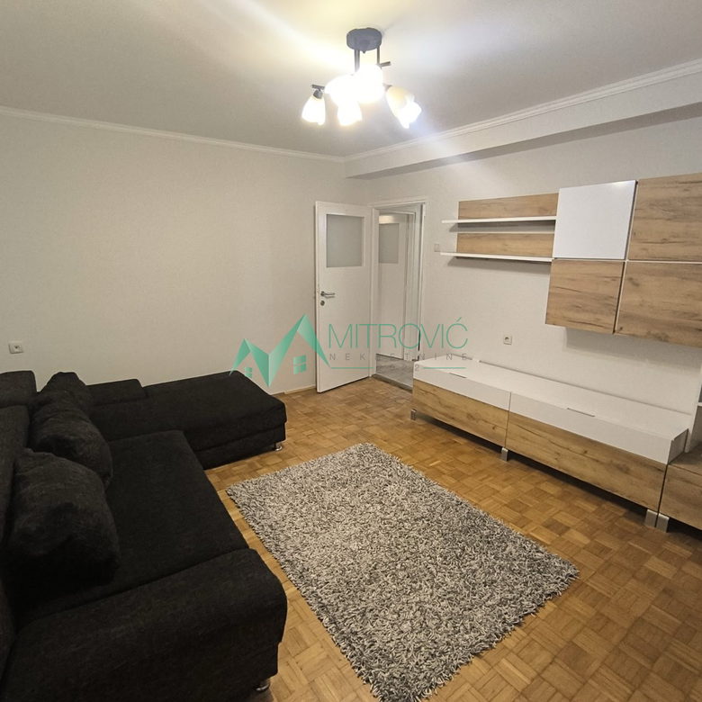 Dvosoban stan na prodaju, Bulevar Oslobođenja, Novi Sad, 48m², 450 €