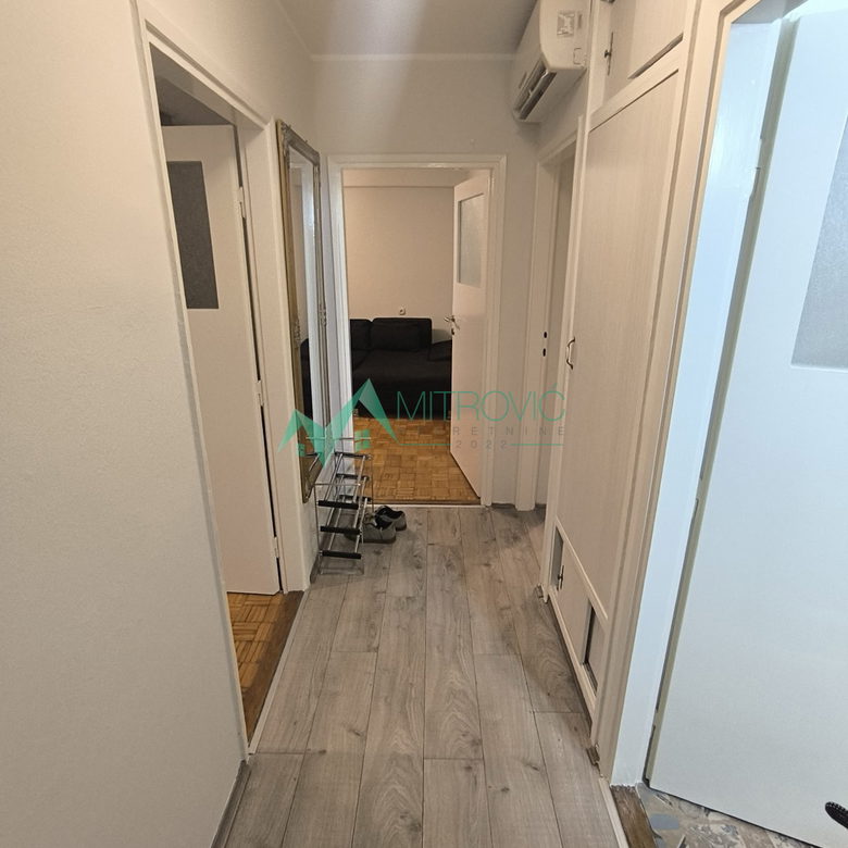 Dvosoban stan na prodaju, Bulevar Oslobođenja, Novi Sad, 48m², 450 €