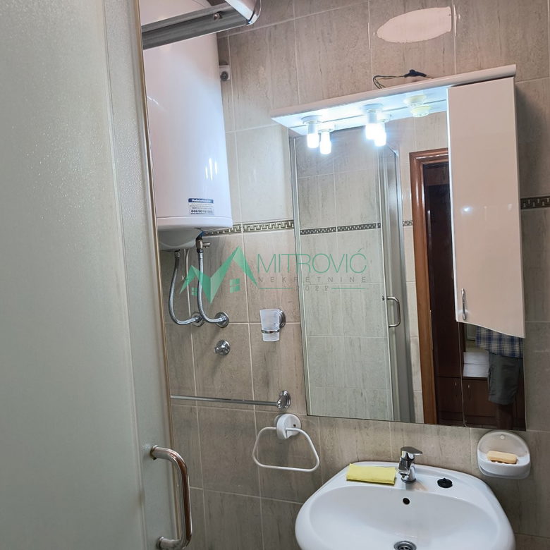 Dvosoban stan na prodaju, Bulevar Oslobođenja, Novi Sad, 46m², 450 €