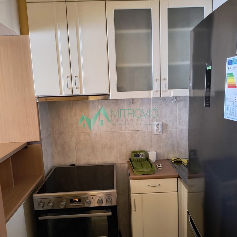 Dvosoban stan na prodaju, Bulevar Oslobođenja, Novi Sad, 46m², 450 €