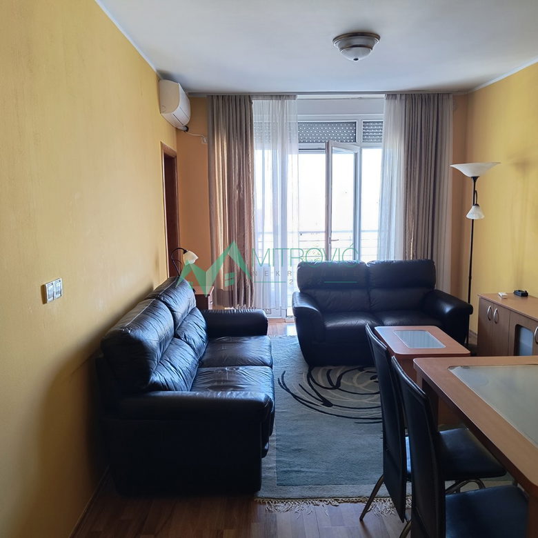Dvosoban stan na prodaju, Bulevar Oslobođenja, Novi Sad, 46m², 450 €