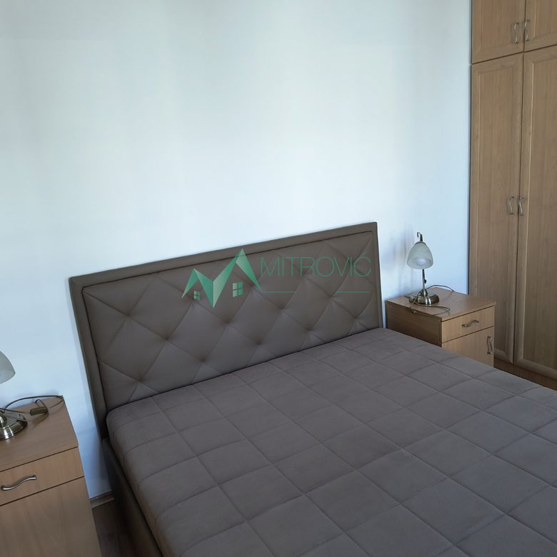 Dvosoban stan na prodaju, Bulevar Oslobođenja, Novi Sad, 46m², 450 €