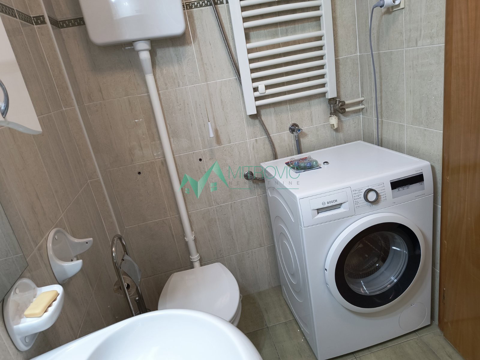 Dvosoban stan na prodaju, Bulevar Oslobođenja, Novi Sad, 46m², 450 €