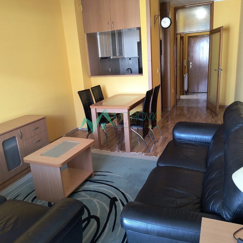 Dvosoban stan na prodaju, Bulevar Oslobođenja, Novi Sad, 46m², 450 €