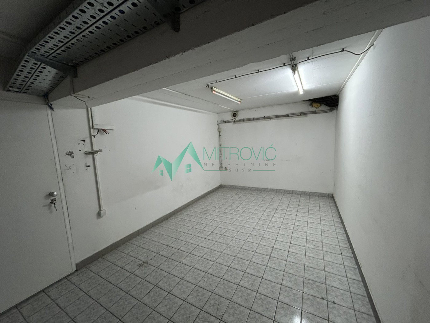 izdavanje-bulevar-osloboDJenja-9102090-d914d Lokal na prodaju, Bulevar Oslobođenja, Novi Sad, 395m², 4.500 €