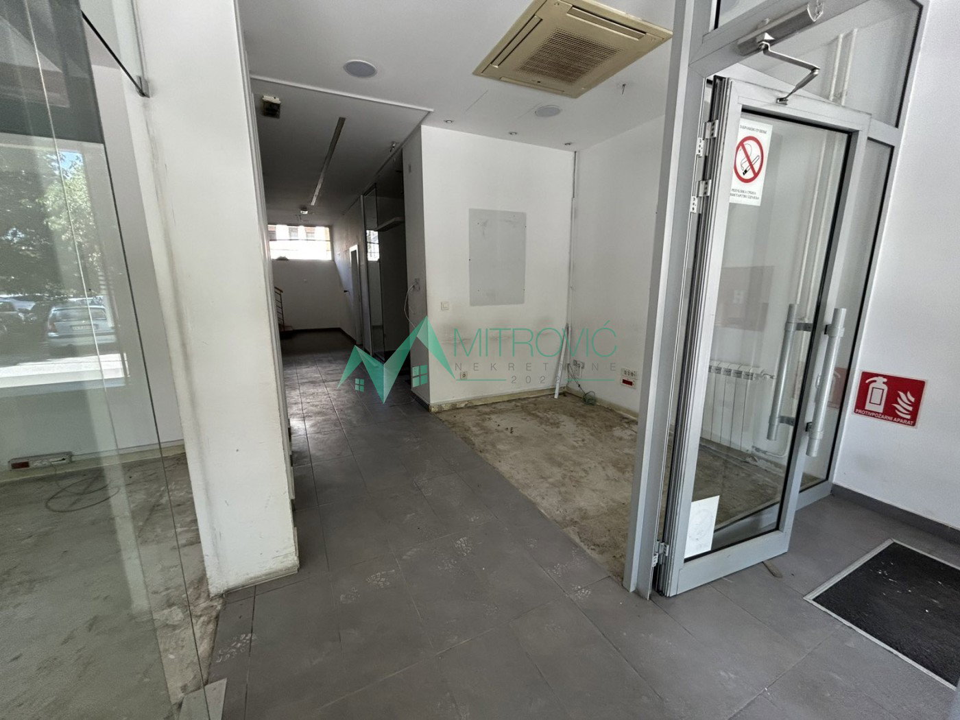 izdavanje-bulevar-osloboDJenja-9102090-fcghi Lokal na prodaju, Bulevar Oslobođenja, Novi Sad, 395m², 4.500 €