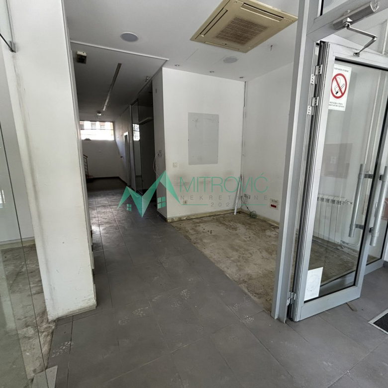 Lokal na prodaju, Bulevar Oslobođenja, Novi Sad, 395m², 4.500 €