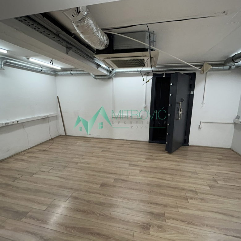 Lokal na prodaju, Bulevar Oslobođenja, Novi Sad, 395m², 4.500 €