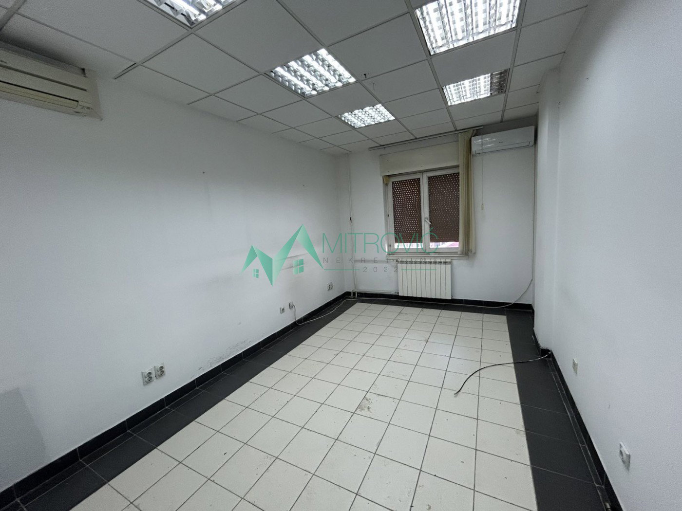 izdavanje-bulevar-osloboDJenja-9102090-j74ho Lokal na prodaju, Bulevar Oslobođenja, Novi Sad, 395m², 4.500 €