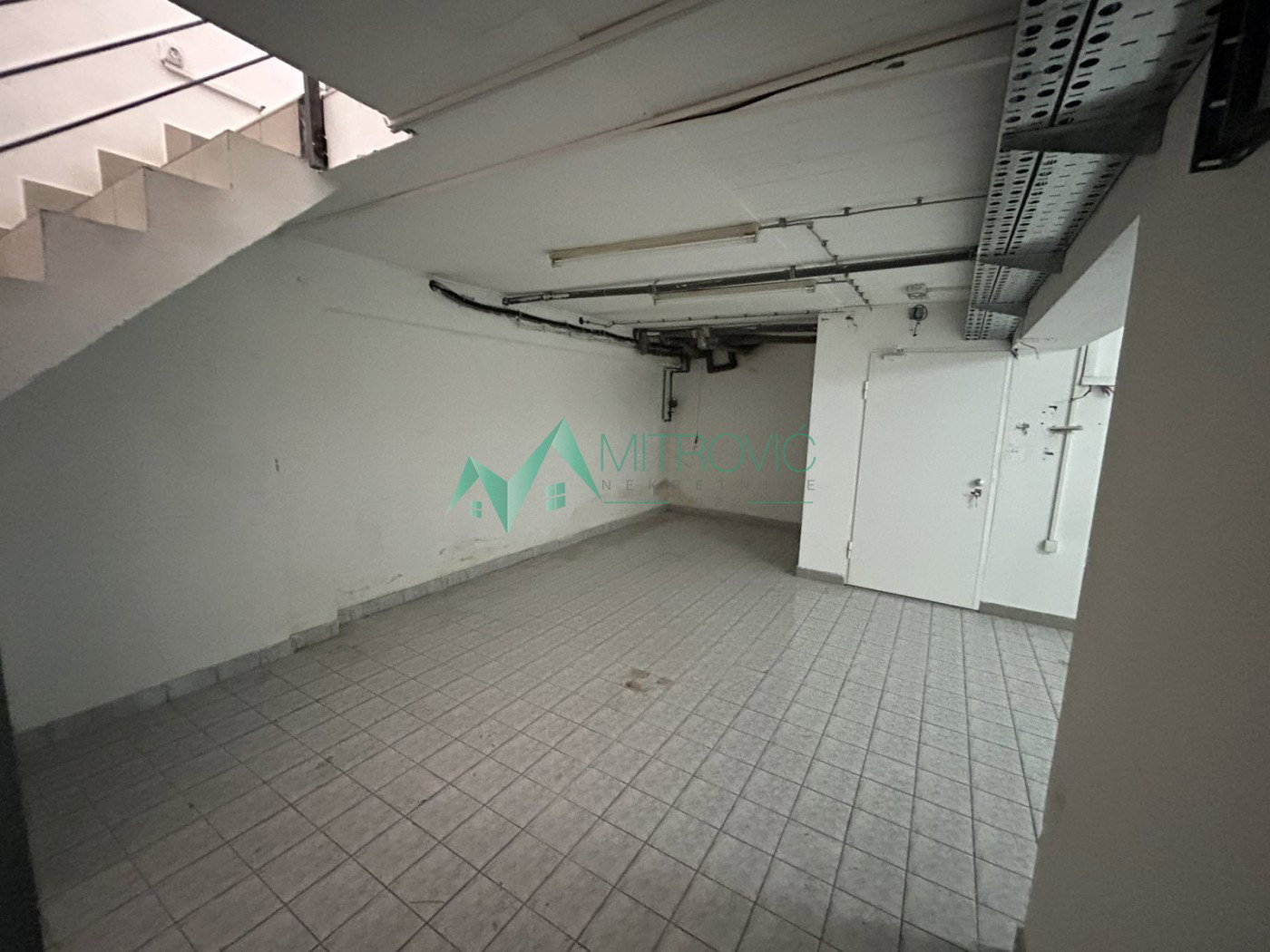izdavanje-bulevar-osloboDJenja-9102090-lnyo3 Lokal na prodaju, Bulevar Oslobođenja, Novi Sad, 395m², 4.500 €