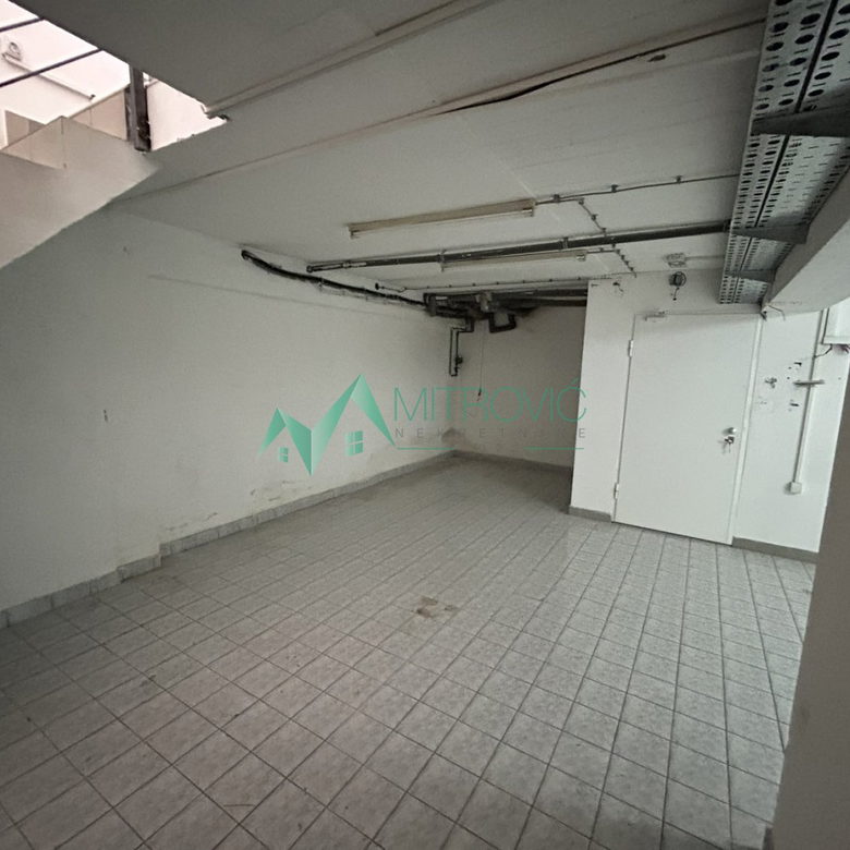 Lokal na prodaju, Bulevar Oslobođenja, Novi Sad, 395m², 4.500 €