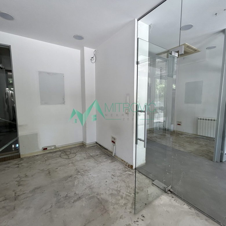 Lokal na prodaju, Bulevar Oslobođenja, Novi Sad, 395m², 4.500 €