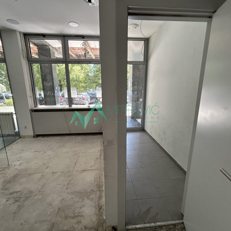Lokal na prodaju, Bulevar Oslobođenja, Novi Sad, 395m², 4.500 €