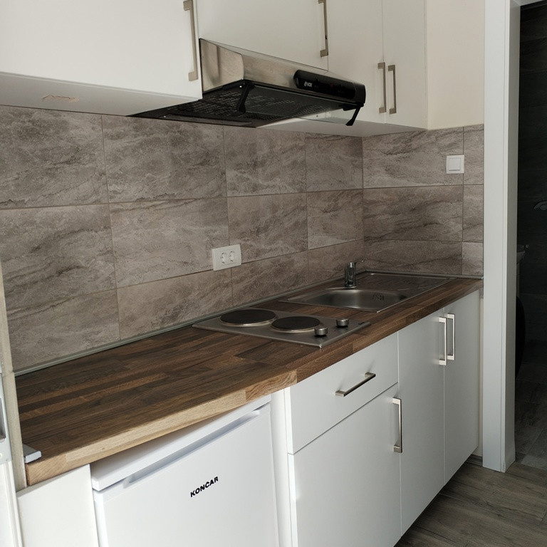 Stan Izdavanje Novi Sad  22 m2