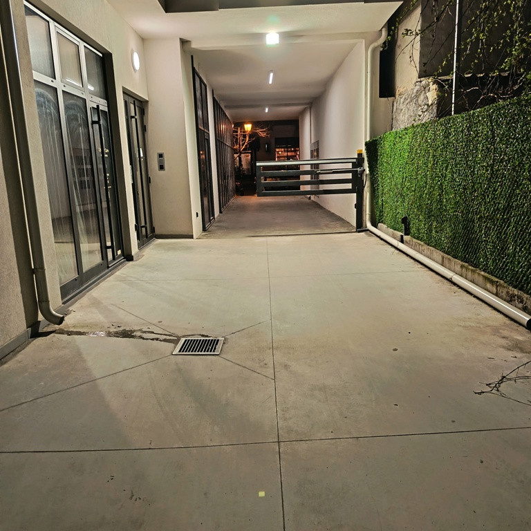 Garaža Izdavanje Novi Sad  12 m2