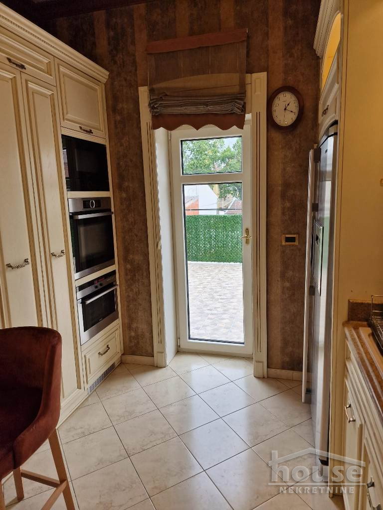 Stan Izdavanje Novi Sad  260 m2