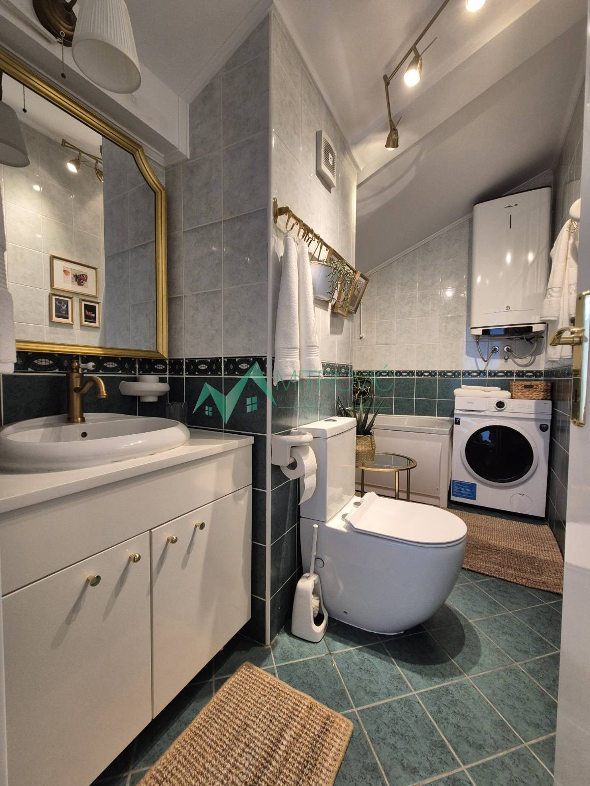 izdavanje-centar-ns-9100405-efmld Trosoban stan na prodaju, Centar, Novi Sad, 60m², 650 €