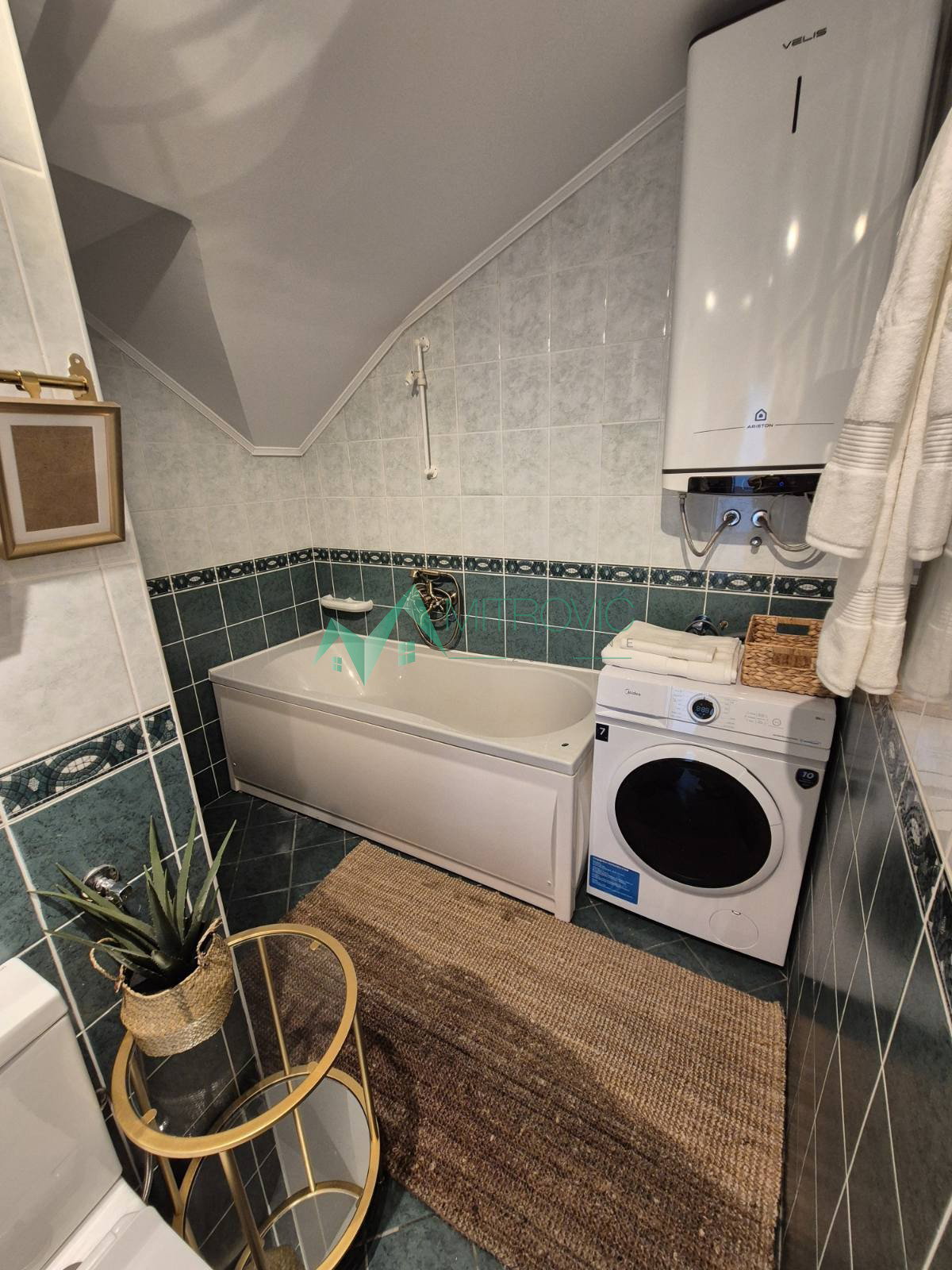 izdavanje-centar-ns-9100405-ootnu Trosoban stan na prodaju, Centar, Novi Sad, 60m², 650 €