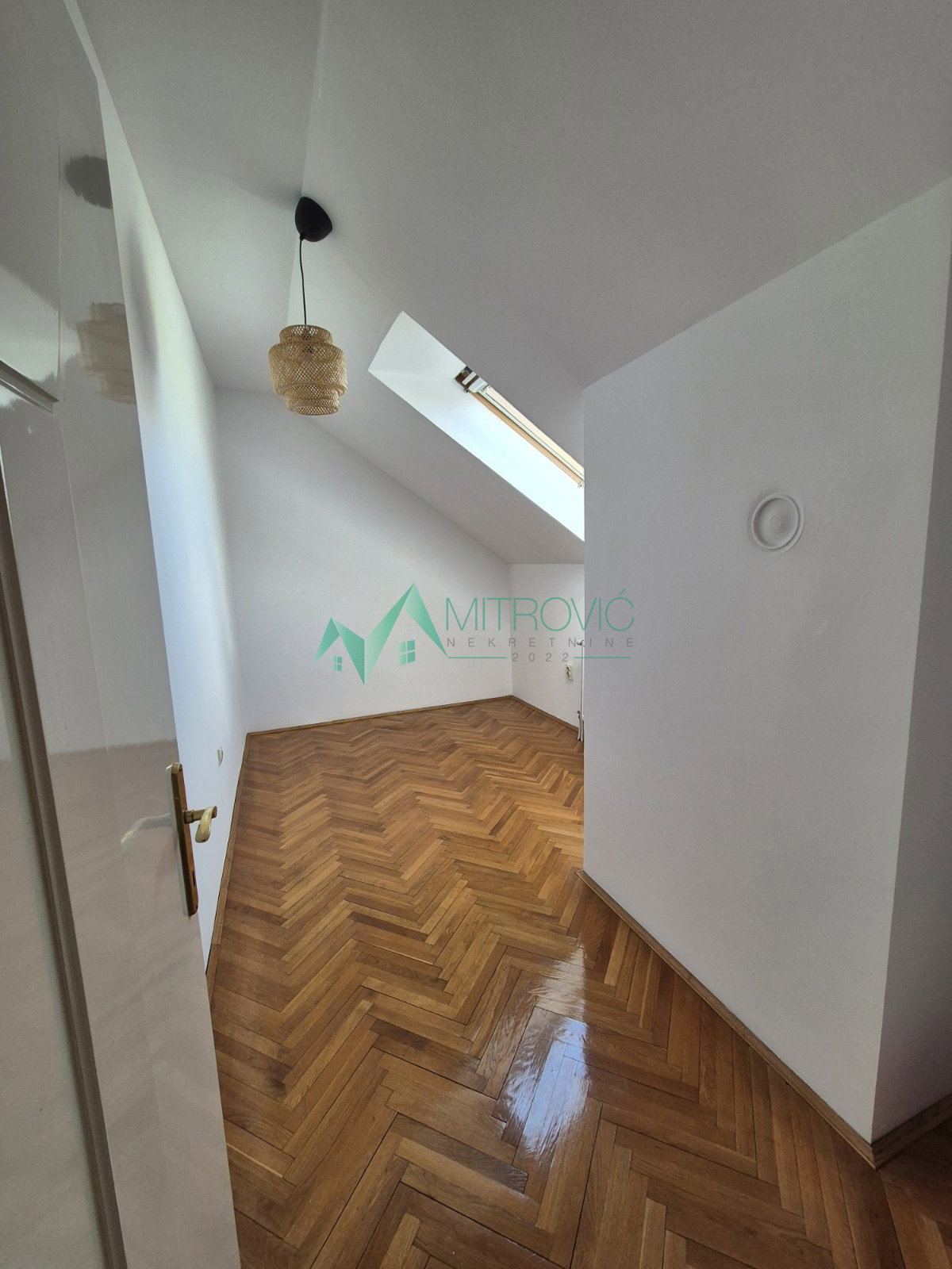 izdavanje-centar-ns-9100405-q0h6y Trosoban stan na prodaju, Centar, Novi Sad, 60m², 650 €
