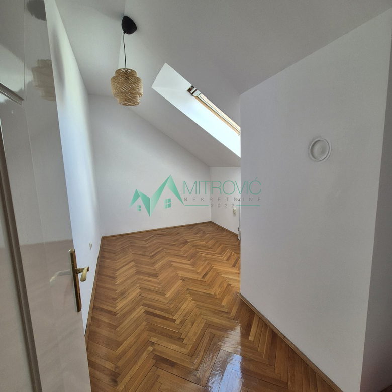 Trosoban stan na prodaju, Centar, Novi Sad, 60m², 650 €