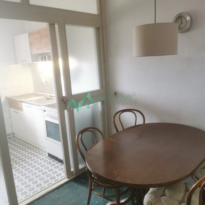 Troiposoban stan na prodaju, Centar, Novi Sad, 98m², 700 €