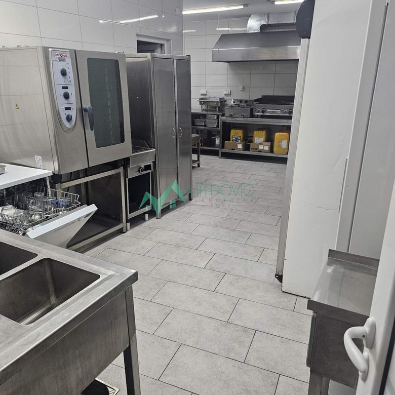 Lokal Prodaja Novi Sad  170 m2