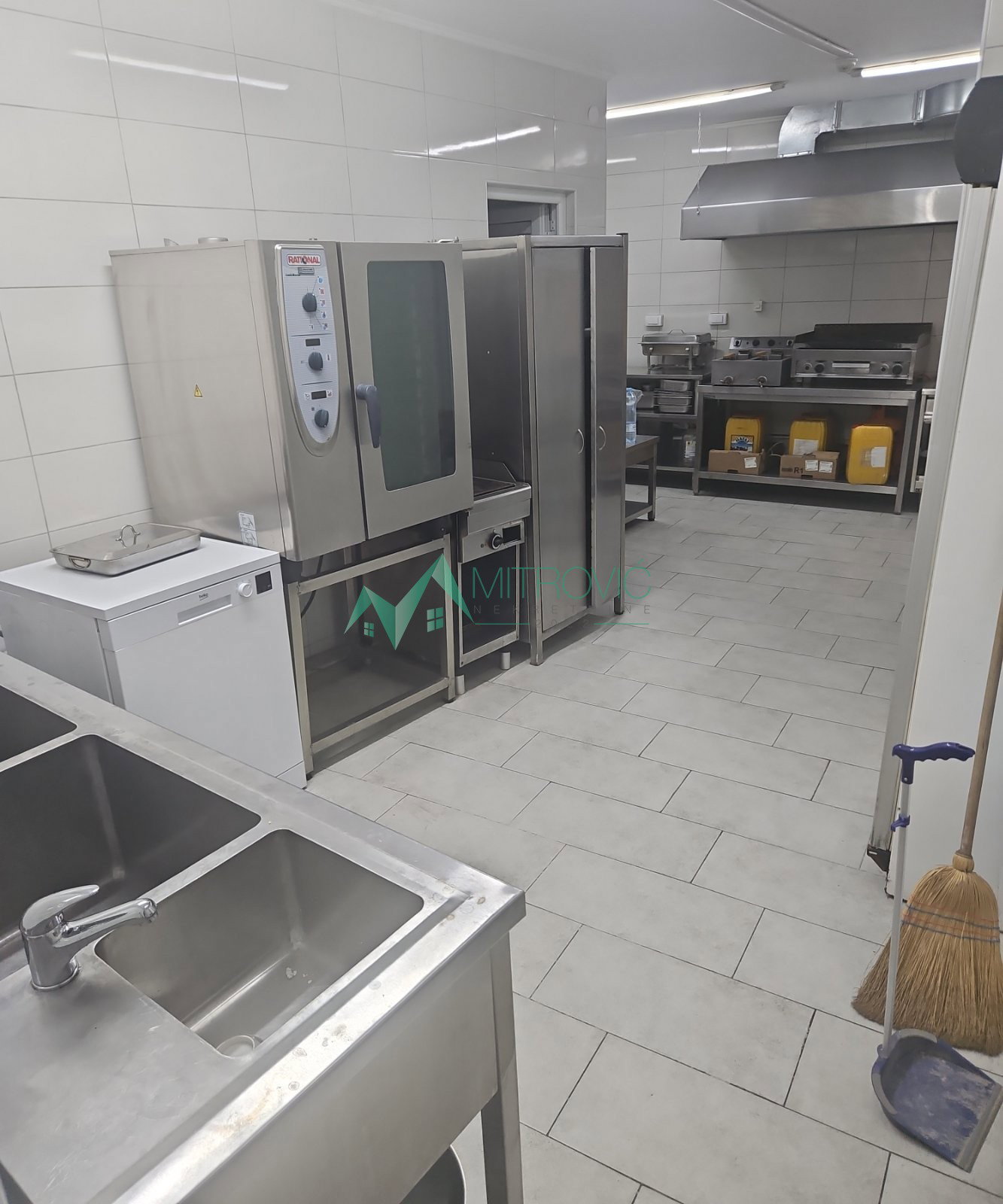 Lokal Prodaja Novi Sad  170 m2