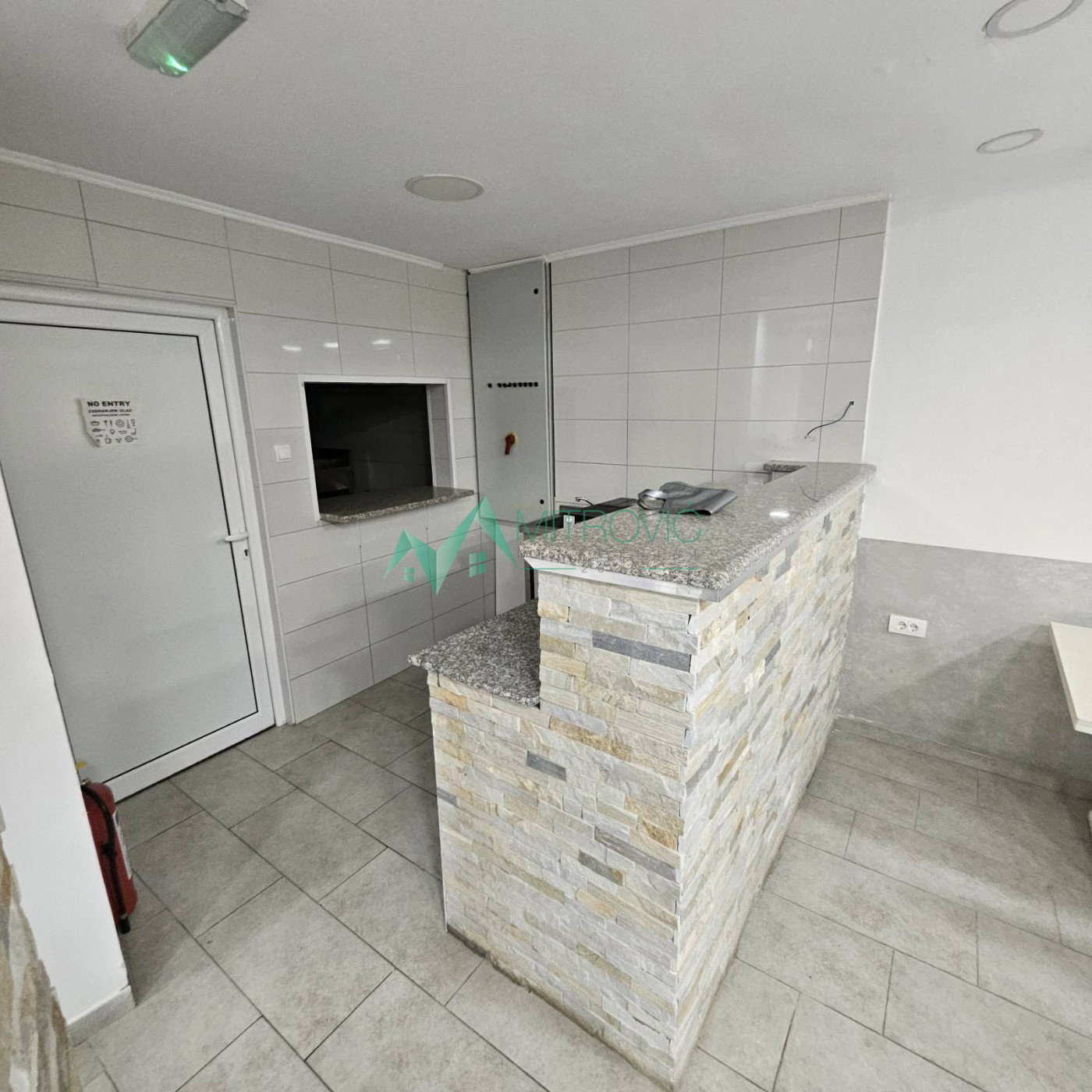 Lokal Prodaja Novi Sad  170 m2