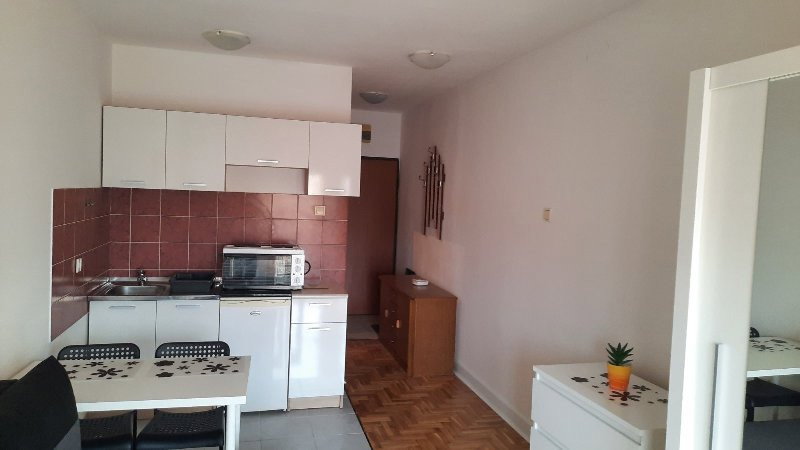 Stan Izdavanje Novi Sad  24 m2