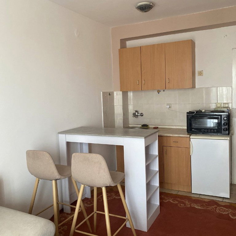 Stan Izdavanje Novi Sad  24 m2