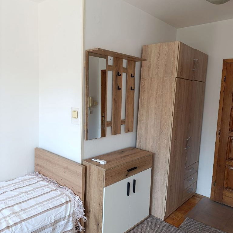Stan Izdavanje Novi Sad  24 m2