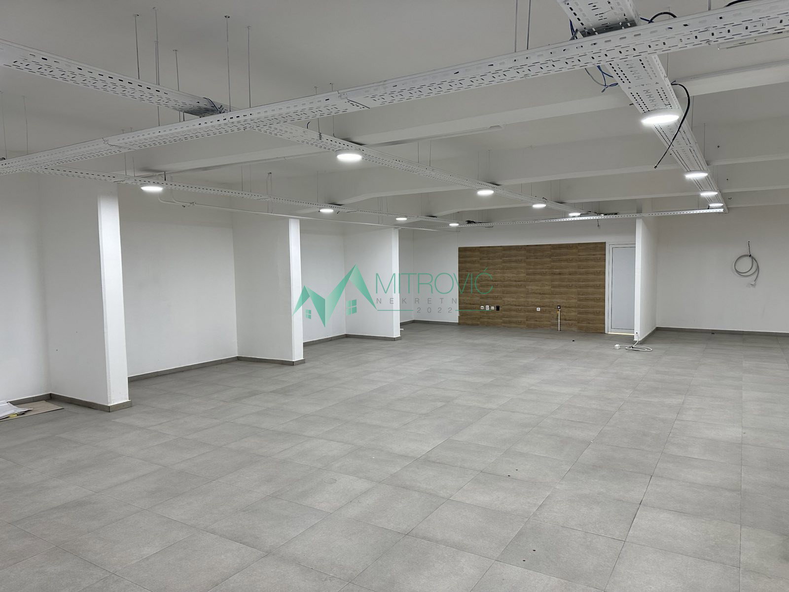 izdavanje-miSeluk-9101688-0kawl Lokal na prodaju, Sremska Kamenica, Novi Sad, 701m², 4.000 €