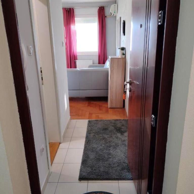 Jednosoban stan za izdavanje, Nova Detelinara, Novi Sad, 31m², 300 €/mes