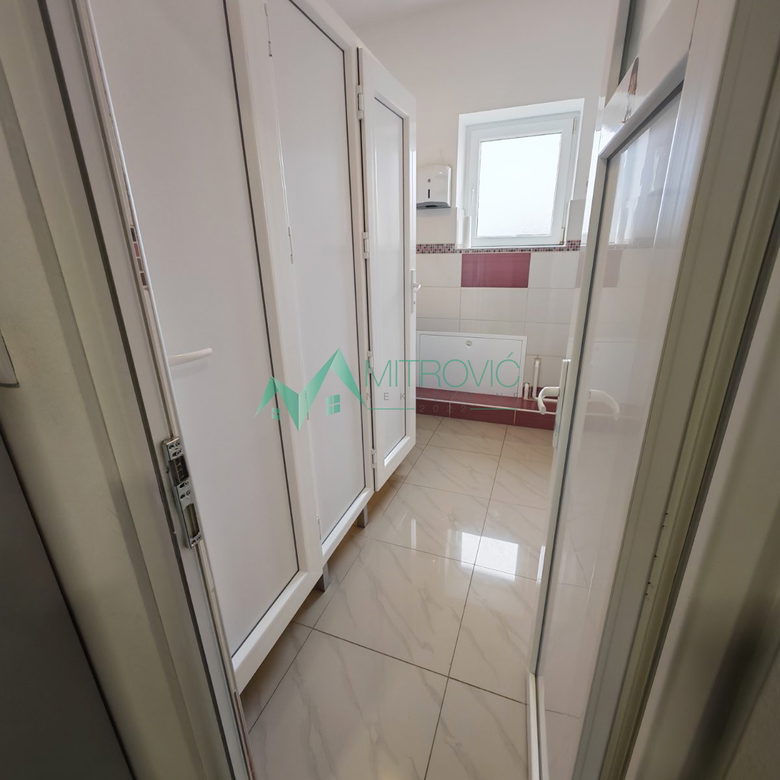 Lokal na prodaju, Novo Naselje, Novi Sad, 752m², 5.040 €