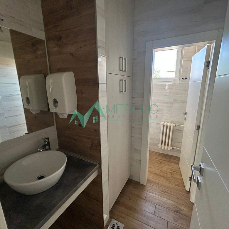 Lokal na prodaju, Novo Naselje, Novi Sad, 290m², 3.190 €