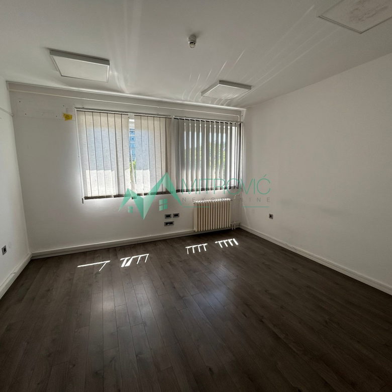 Lokal na prodaju, Novo Naselje, Novi Sad, 290m², 3.190 €