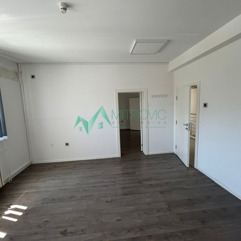 Lokal na prodaju, Novo Naselje, Novi Sad, 290m², 3.190 €