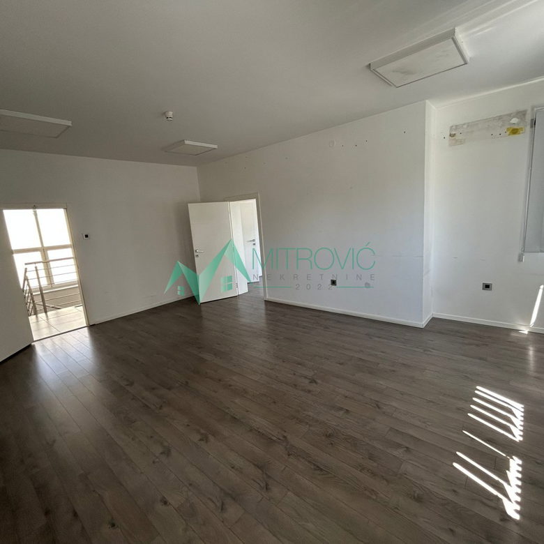 Lokal na prodaju, Novo Naselje, Novi Sad, 290m², 3.190 €